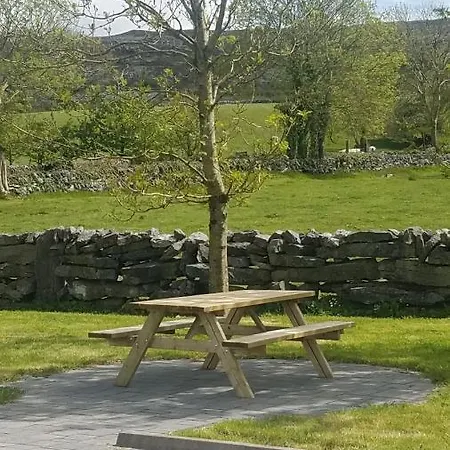לינה וארוחת בוקר Burren Rock Turlough (Clare)
